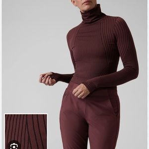 Athleta size medium FLURRY ENDEAVOR TURTLENECK